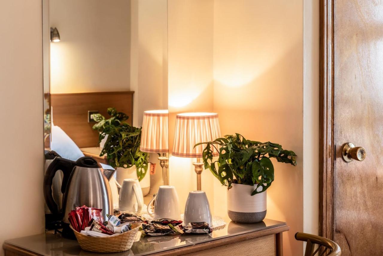 Holiday Hotel Galway Extérieur photo