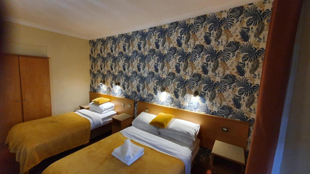 Holiday Hotel Galway Extérieur photo